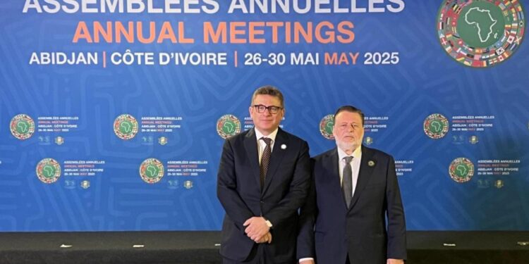 محافظ البنك المركزي يهنئ الدكتور خالد شريف لانتخابه مديرًا تنفيذيًا لمصر وجيبوتي ببنك التنمية الإفريقي