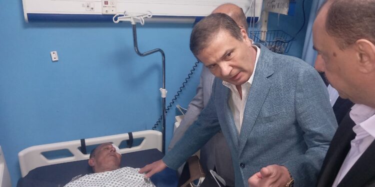 الكشف عن كواليس زيارة وزير الزراعة لمهندس الحماية المدنية المعتدي عليه بسوهاج