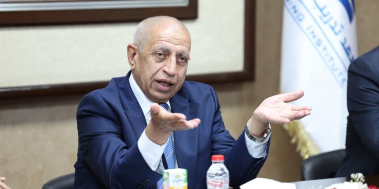 “عبدالغفار” يثمن جهود فريق مخطط ميناء سفاجا الكبير