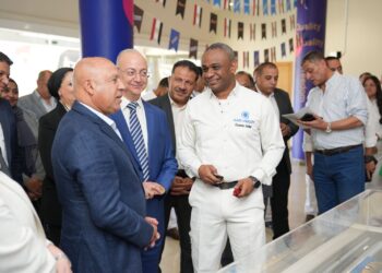 وزير الصناعة والنقل يزور مصنع “مارس” لتعزيز التعاون