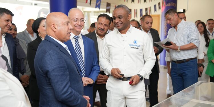 وزير الصناعة والنقل يزور مصنع “مارس” لتعزيز التعاون