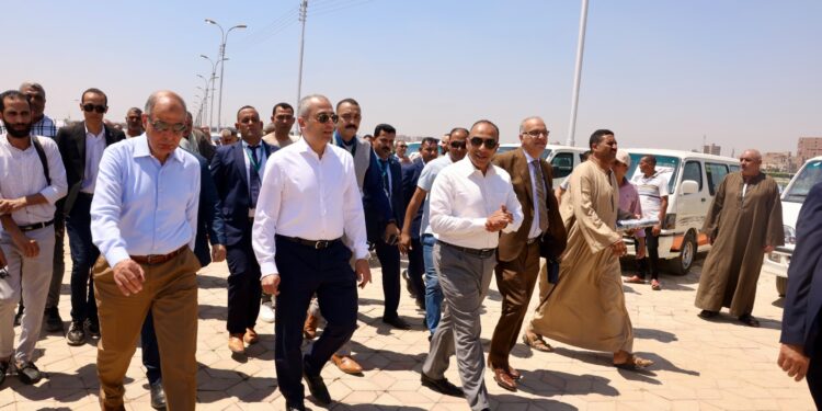 رئيس البنك الزراعي ومحافظ المنيا يوقعان بروتوكول لتمويل المنتفعين بأراضي أملاك الدولة