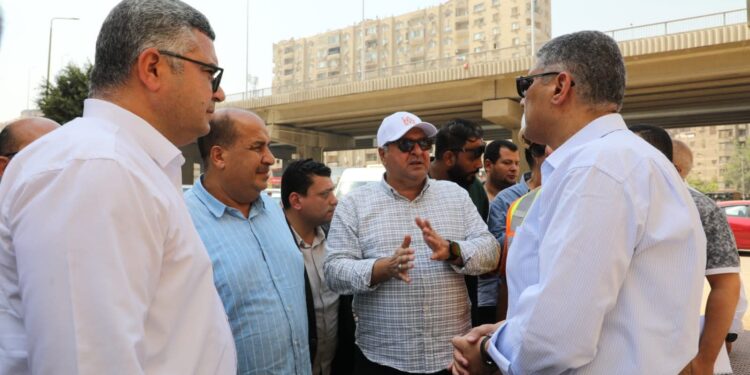 بدء أعمال الرفع المساحي لتنفيذ مشروع انشاء محور الإخلاص لربط المريوطية بالفريق كمال عامر