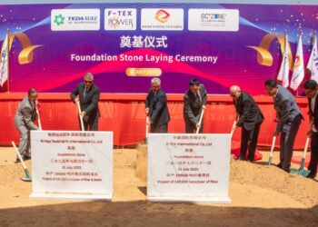 وضع حجر الأساس لمشروعين صينيين جديدين في قطاع المنسوجات بمنطقة السخنة الصناعية