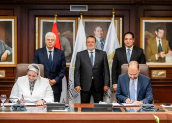 اتفاقيتي شراكة بين المعهد المصرفي وجامعتي القاهرة وسوهاج