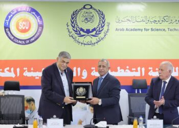 لجنة الدراسات الطبية بالمجلس الأعلى للجامعات تتفقد فرع الأكاديمية العربية بالعلمين