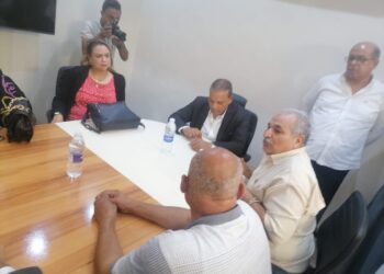 اقبال من أعضاء حزب السلام وتيار الاستقلال على توقيع استمارات الترشح لانتخابات النواب