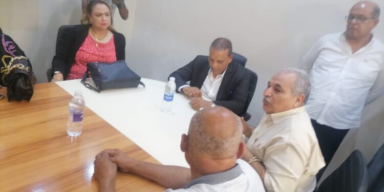 اقبال من أعضاء حزب السلام وتيار الاستقلال على توقيع استمارات الترشح لانتخابات النواب