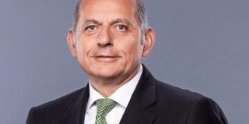 بنك مصر يخفض أسعار العائد على الأوعية الادخارية بالجنيه المصري والدولار الأمريكي