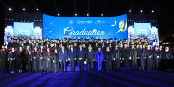 الاحتفال بتخرج الدفعة الأولى من جامعة مصر للمعلوماتية