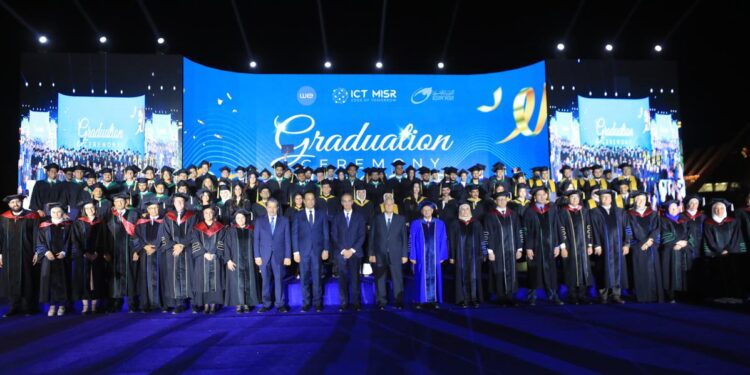 الاحتفال بتخرج الدفعة الأولى من جامعة مصر للمعلوماتية