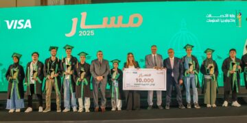 البريد تكرّم أوائل الثانوية العامة والأزهرية والدبلومات الفنية بالتعاون مع فيزا