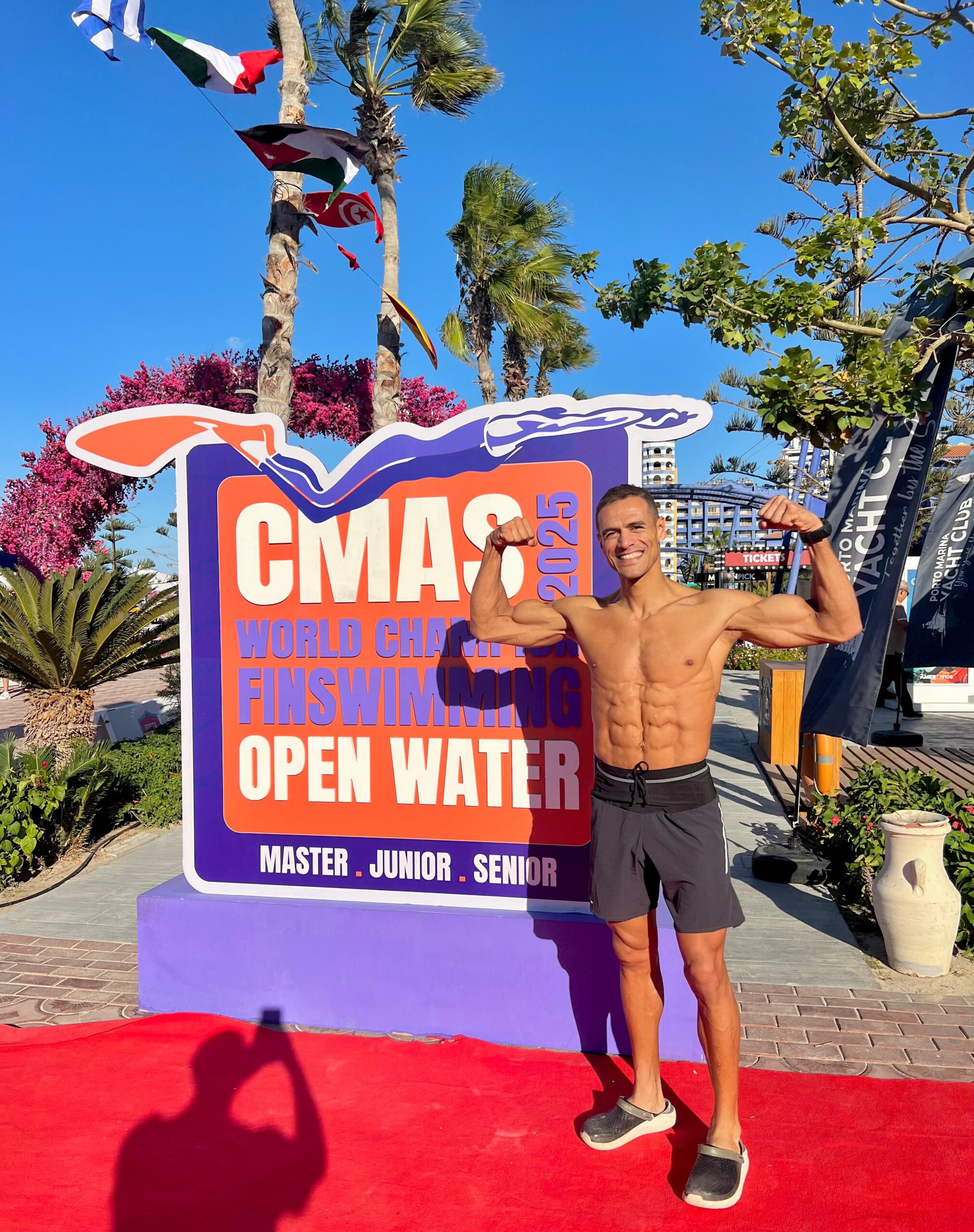 القبطان وليد يكتب تاريخًا جديدًا لمصر والعرب في بطولة العالم للسباحة بالزعانف