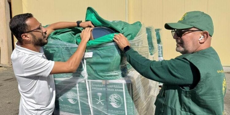 وصول الطائرة السعودية الـ69 لإغاثة الشعب الفلسطيني في غزة