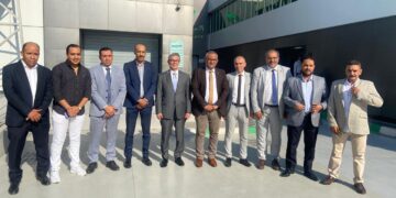 رئيس مصلحة الجمارك يتفقد قرية البضائع بمطار القاهرة الدولي