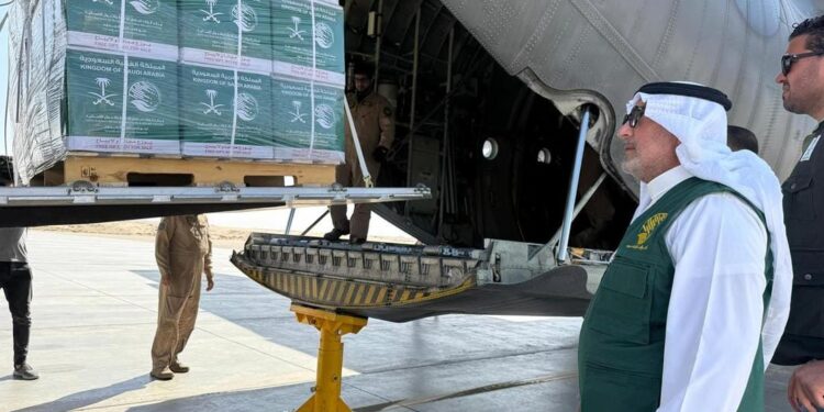 وصول الطائرة السعودية الـ70 لإغاثة الشعب الفلسطيني في غزة