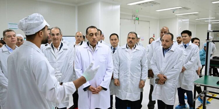 افتتاح مصنع “أوبو” العالمية فى مصر لتصنيع الهواتف المحمولة بالعاشر من رمضان