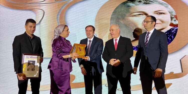 تكريم جوميا وعبد اللطيف علما في احتفالية مرور 100 عام على تأسيس «روز اليوسف»