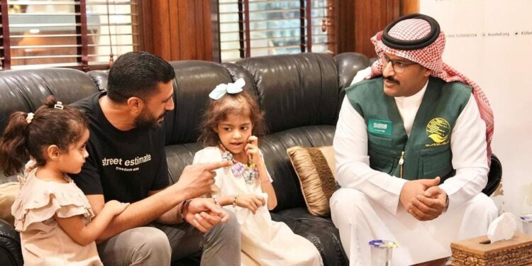 مركز سلمان للإغاثة يفتح باب الأمل لطفلة من غزة مصابة بالسرطان