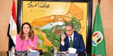 الأنصاري: بحث تنفيذ التطوير المؤسسي الرقمي لمحافظة الفيوم