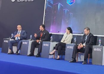 الطاقة والتخزين والمهارات .. الركائز الأساسية للثورة الصناعية الجديدة