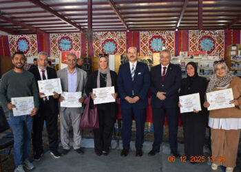 رئيس جامعة مدينة السادات يكرم المشاركين في معرض الكتاب الجامعي الثامن