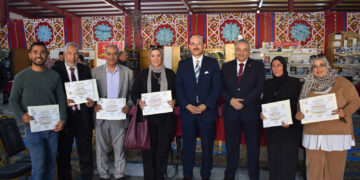 رئيس جامعة مدينة السادات يكرم المشاركين في معرض الكتاب الجامعي الثامن