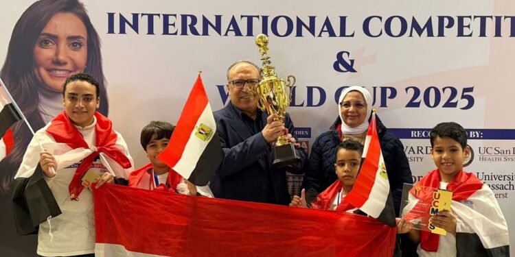 ٨٩ طفلًا يرفعون علم مصر بجورجيا