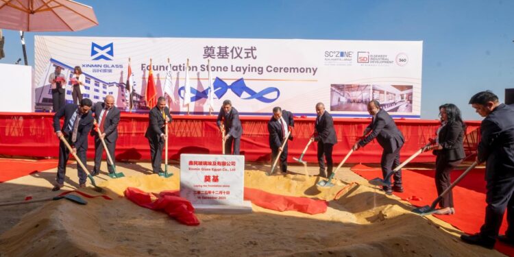 وضع حجر أساس مصنع شين مين للزجاج بالسخنة الصناعية
