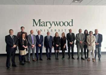 الأكاديمية العربية وجامعة ماري وود يعززان التعاون والبرامج المشتركة لخدمة الطلاب