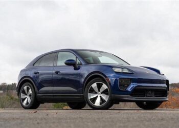 سامسونج تمنح هواتف Galaxy القدرة على فتح وتشغيل سيارات بورش الكهربائية