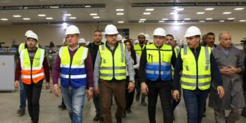 “شيمي” يتابع تجارب التشغيل والتجهيزات النهائية بأربعة مصانع جديدة