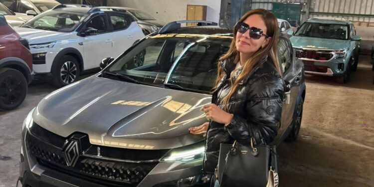 وكيل رينو يرد على ادعاءات واقعة “سيدة السيارة”