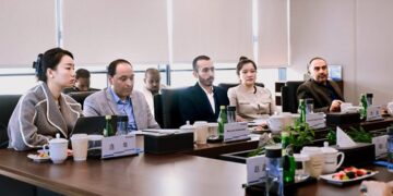 سلطان بن منصور آل سعود يترأس وفد لزيارة مقر إنفينيكس بشنغهاي