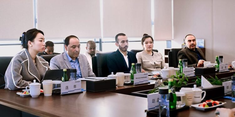 سلطان بن منصور آل سعود يترأس وفد لزيارة مقر إنفينيكس بشنغهاي