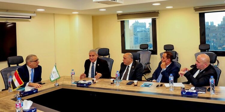 رئيس البنك الزراعي المصري يلتقي أعضاء لجنة الزراعة “بالشيوخ”