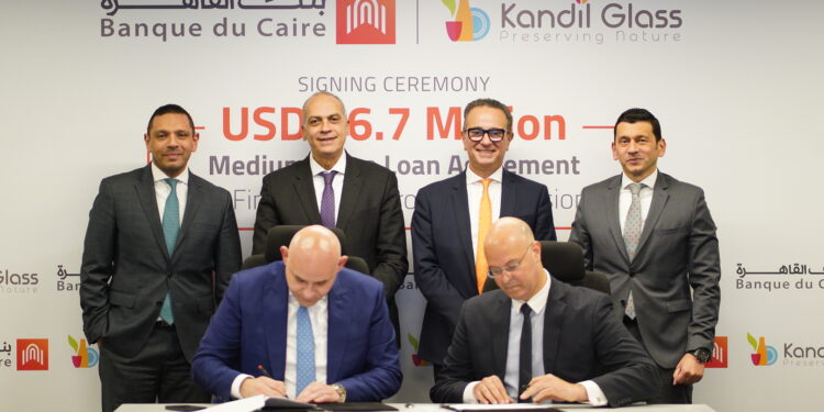 بنك القاهرة يوقع اتفاقية مع قنديل للزجاج بقيمة 20.4 مليون دولار