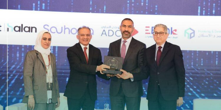مؤتمر التكنولوجيا المالية يكرم بنك قناة السويس