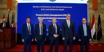 ميثانكس والجامعة الأمريكية يحتفلون بتخرج طلاب الدبلومة المهنية لإدارة سلامة العمليات