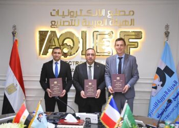 شنايدر وزيروتك يوقعان اتفاقية لتجميع وحدات الداتا سنتر داخل مصنع العربية للتصنيع