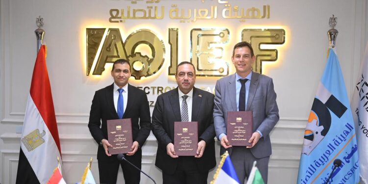 شنايدر وزيروتك يوقعان اتفاقية لتجميع وحدات الداتا سنتر داخل مصنع العربية للتصنيع