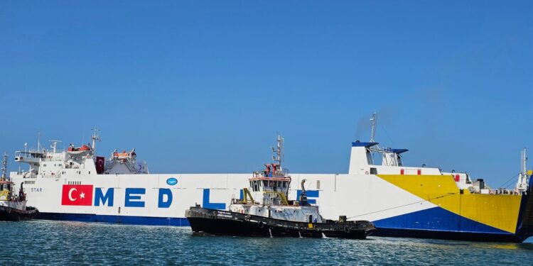 سفينة الهلال الأحمر التركي تحمل ٣٣٠٠ طن مساعدات لغزة