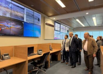 اتخاذ كافة الإجراءات لضمان انتظام الحركة الجوية بمطار القاهرة