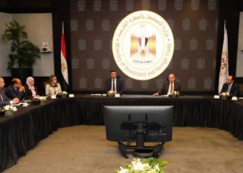 بحث مسارات تمويل مبتكرة لدعم الصناعة