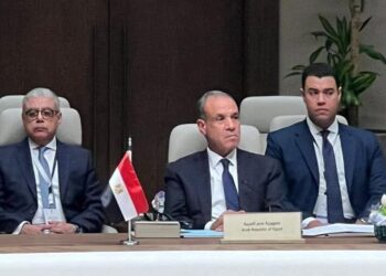 “الخارجية” تتابع أوضاع المصريين في الخليج والمشرق العربي
