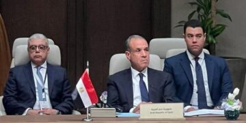 “الخارجية” تتابع أوضاع المصريين في الخليج والمشرق العربي