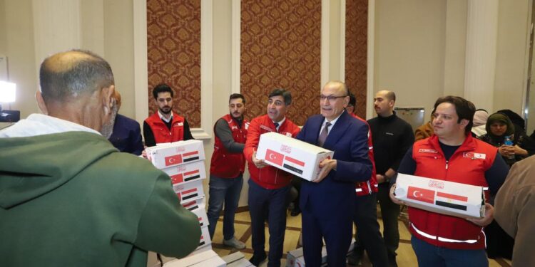 مساعدات نقدية وعينية لـ 500 فلسطينيي بمناسبة رمضان