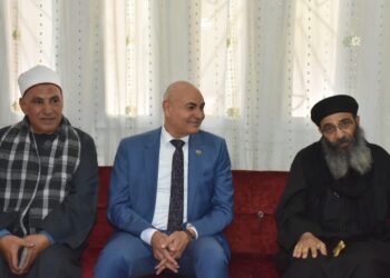 “عبدالباري”يزور كنيسة العذراء مريم ويهنئ الأقباط بعيد القيامة