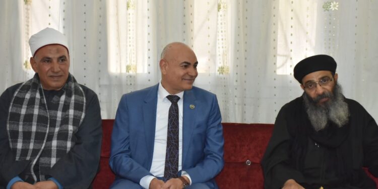 “عبدالباري”يزور كنيسة العذراء مريم ويهنئ الأقباط بعيد القيامة