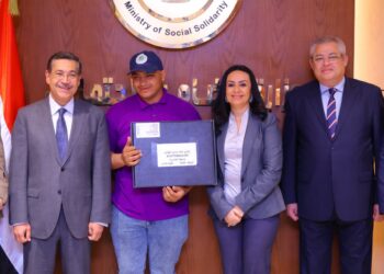 توزيع بعض الأجهزة التعويضية لطلاب الجامعات من ذوي الإعاقة